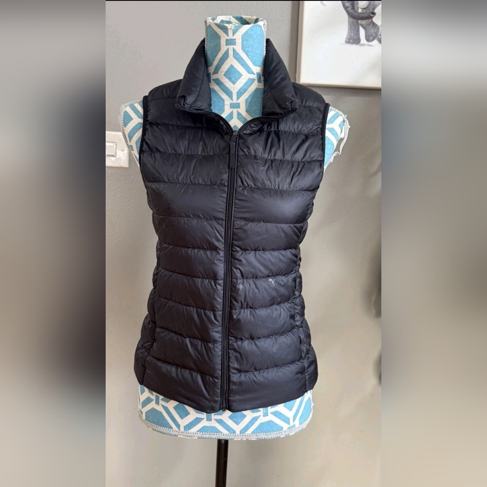 Uniqlo Women's Dark Puffer Vest